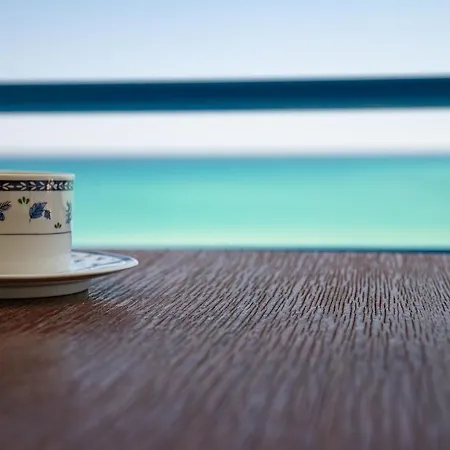 فندق De La 2*