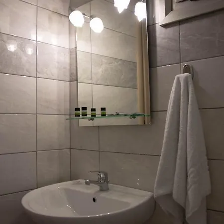 De La Hotell 2*